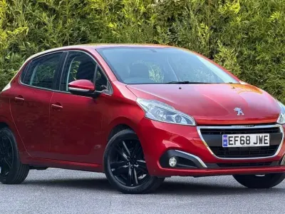 Used Peugeot 208 Active 82 HP (60 kW) 2019 Red Hatchback