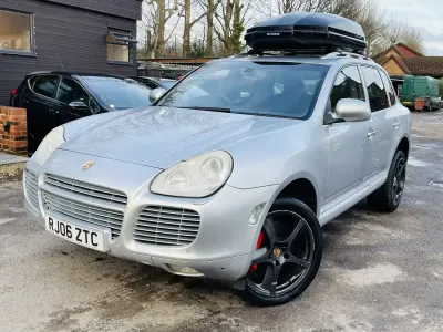 Usado Porsche Cayenne Turbo S 500 HP (367 kW) 2006 Prateado SUV