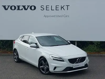 Used Volvo V40 R-Design 122 HP (89 kW) 2018 White Hatchback