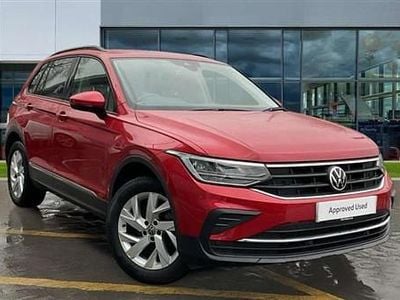 Kings red premium metallic Used 2021 VW Tiguan Life SUV | £19,699 (Fair price)