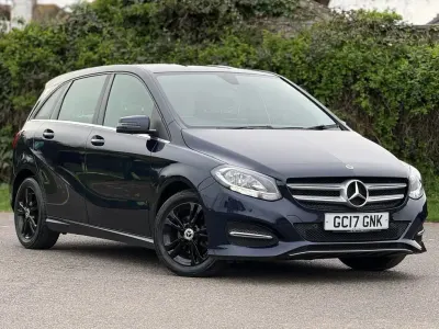 Usado Mercedes B180 Executive 109 HP (80 kW) 2017 Azul Monovolume