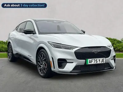 Ny Ford Mustang Extended Range 487 HK (358 kW) 2025 Vit Halvkombi