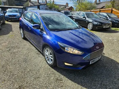 Używany Ford Focus Zetec 120 KM (88 kW) 2015 Niebieski Hatchback