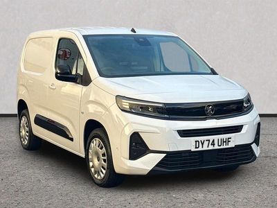 Second-hand Vauxhall Combo 100 CP (73 kW) 2024 Alb Monovolum