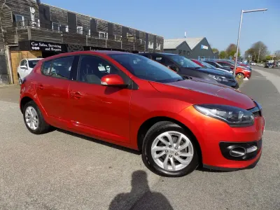 Used Renault Mégane Dynamique 2015 Red Hatchback