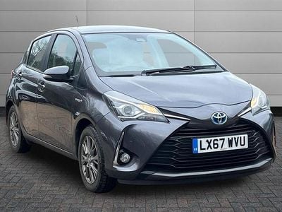 Used Toyota Yaris Hybrid 100 HP (73 kW) 2017 Grey Hatchback