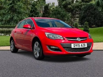 Used Vauxhall Astra SRi 98 HP (72 kW) 2015 Red Hatchback