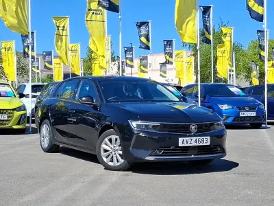 Second-hand Vauxhall Astra Design Edition 130 CP (95 kW) 2023 Negru Hatchback