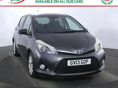 Used Toyota Yaris 101 HP (74 kW) 2013 Grey Hatchback