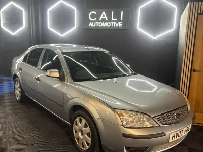 Begagnad Ford Mondeo 2007 Silver Halvkombi
