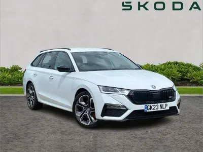 Used Skoda Octavia vRS 196 HP (144 kW) 2023 White Estate