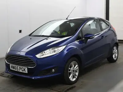 Usado Ford Fiesta Zetec 82 CV (60 kW) 2015 Azul Utilitario