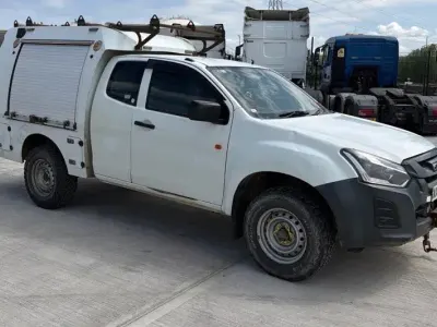 Używany Isuzu D-Max 164 KM (120 kW) 2017 Biały Pickup