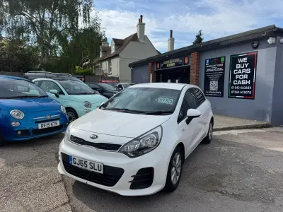Begagnad Kia Rio 2015 Vit Halvkombi