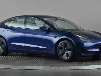 Usado Tesla Model 3 Standard Range 180 kW (245 CV) 2021 Azul Berlina