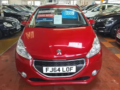 Used Peugeot 208 Active 68 HP (50 kW) 2015 Red Hatchback