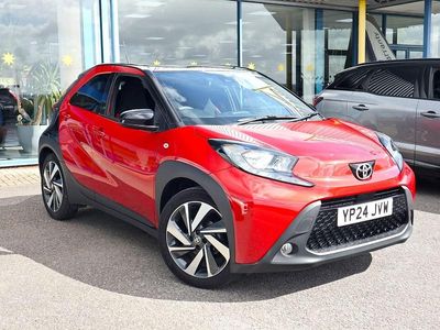 Begagnad Toyota Aygo 2024 Röd Halvkombi