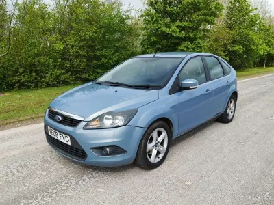 Używany Ford Focus Zetec 99 KM (72 kW) 2009 Niebieski Hatchback