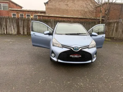 Used Toyota Yaris Hybrid 2016 Blue Hatchback