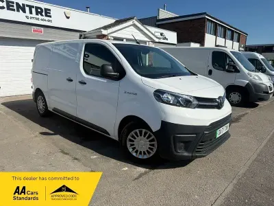 Used Toyota Proace 100 kW (136 HP) 2022 White MPV