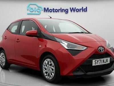 Usado Toyota Aygo X-play 72 HP (52 kW) 2021 Vermelho Citadino