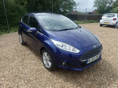 Używany Ford Fiesta Zetec 100 KM (73 kW) 2014 Niebieski Hatchback