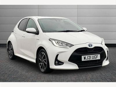 Used Toyota Yaris Hybrid Design 116 HP (85 kW) 2021 White Hatchback