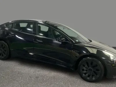 Używany Tesla Model 3 RWD 180 kW (245 KM) 2022 Czarny Sedan/Limuzyna