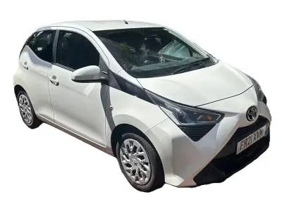 Używany Toyota Aygo X-play 71 KM (52 kW) 2021 Biały Hatchback