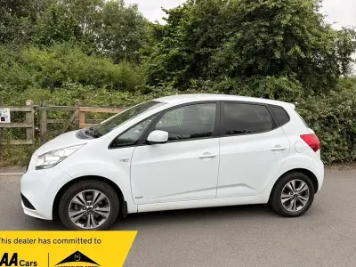 Used Kia Venga 90 HP (66 kW) 2015 White Hatchback