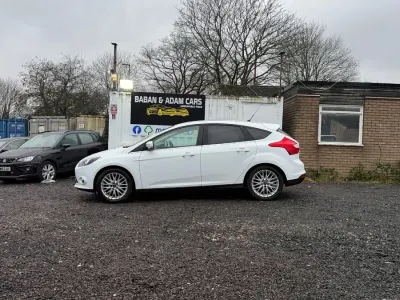 Used Ford Focus Zetec 2013 White Hatchback