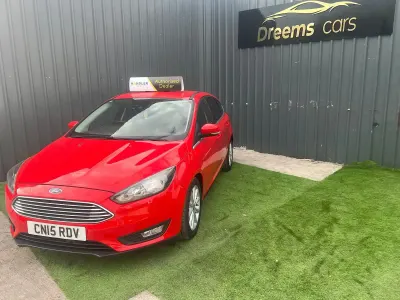 Used Ford Focus Titanium 125 HP (91 kW) 2015 Red Hatchback