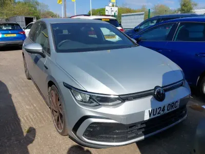 Begagnad VW Golf VIII R-line 150 HK (110 kW) 2024 Silver Halvkombi