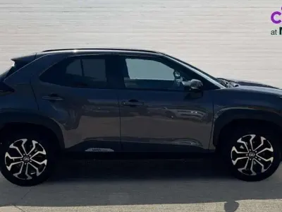 Used Toyota Yaris Cross Design 113 HP (83 kW) 2024 Grey SUV