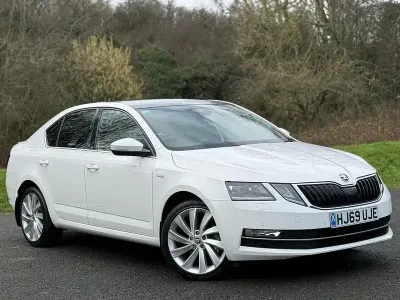 Begagnad Skoda Octavia LAURIN & KLEMENT 190 HK (139 kW) 2019 Vit Halvkombi