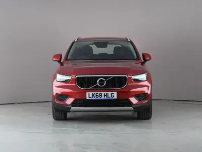 Used Volvo XC40 Momentum 2018 Red SUV