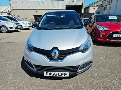 Usado Renault Captur Dynamique 90 HP (66 kW) 2016 Prateado SUV