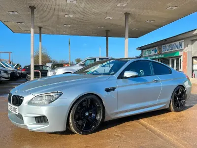 Begagnad BMW M6 Shadowline 560 HK (411 kW) 2012 Blå Sportkupé