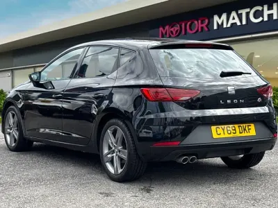Begagnad Seat Leon FR 2019 Svart Halvkombi