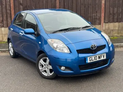 Begagnad Toyota Yaris 2010 Blå Halvkombi