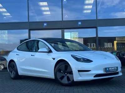 Używany Tesla Model 3 RWD 208 kW (283 KM) 2022 Biały Sedan/Limuzyna