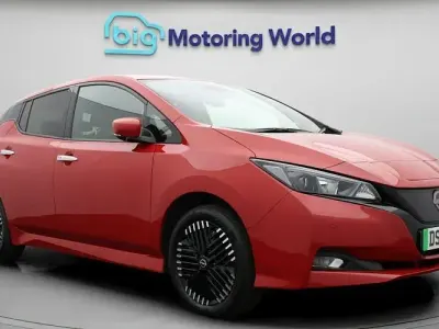 Used Nissan Leaf N-Connecta 160 kW (218 HP) 2022 Red Hatchback