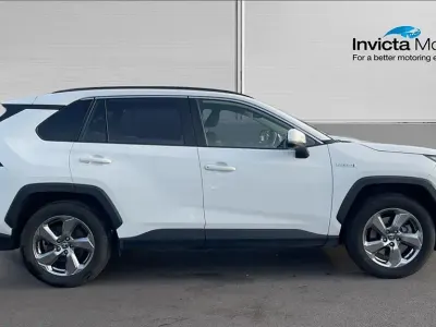 Begagnad Toyota RAV4 Design 2019 Vit SUV