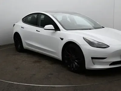 Używany Tesla Model 3 Performance 461 kW (627 KM) 2022 Biały Sedan/Limuzyna