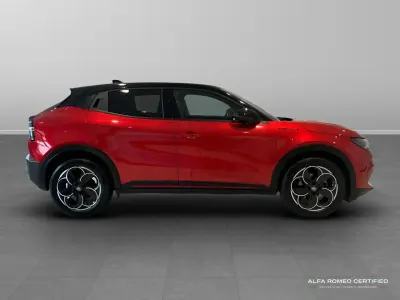 Begagnad Alfa Romeo Junior Edizione Speciale 113 kW (154 HK) 2024 Röd SUV