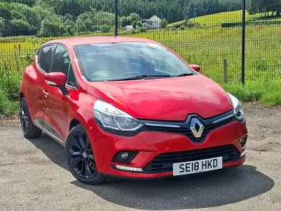 Used Renault Clio Iconic 90 HP (66 kW) 2018 Red Hatchback