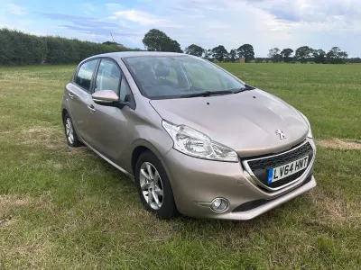 Used Peugeot 208 Active 68 HP (50 kW) 2014 Pink Hatchback