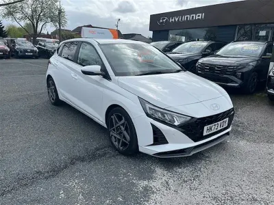 Used Hyundai i20 Premium 100 HP (73 kW) 2023 White Hatchback