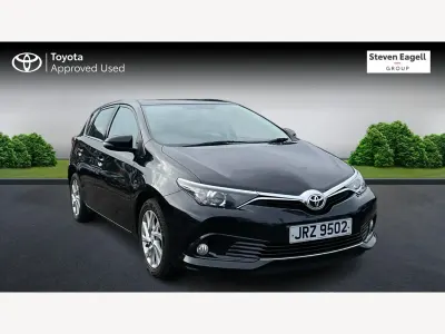 Usado Toyota Auris 116 HP (85 kW) 2015 Preto Citadino