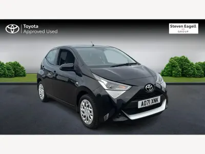 Usado Toyota Aygo X-play 72 CV (52 kW) 2021 Negro Utilitario